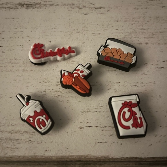 Other - 🐊3/$15 chic fil a charms set of 5
